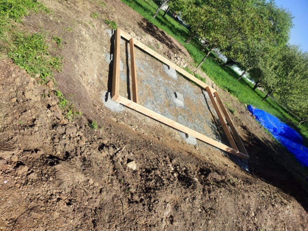 Betonové patky pro dřevěný rošt