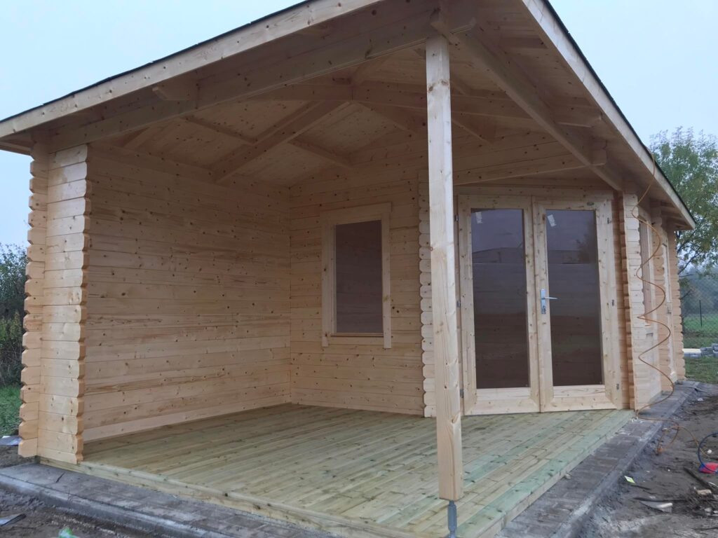 zahradní domek s valbovou střechou Aruba